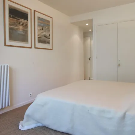 Close To Downtown Swimming Pool And Sea View