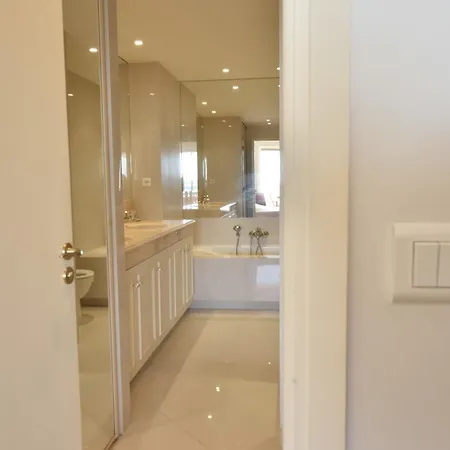 Close To Downtown Swimming Pool And Sea View דירה
