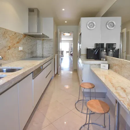 Close To Downtown Swimming Pool And Sea View דירה
