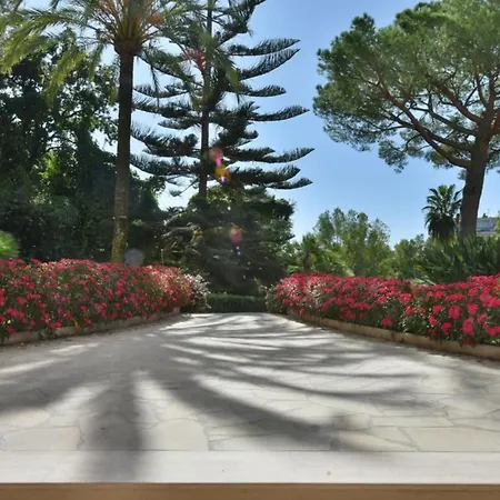 Close To Downtown Swimming Pool And Sea View דירה